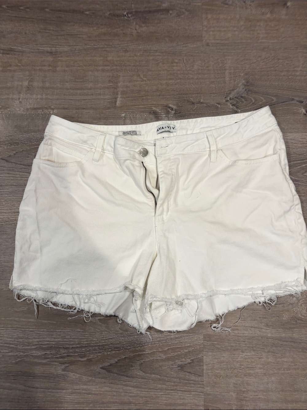 Ava & Viv Off-White Frayed Hem Denim Cutoff Shorts
